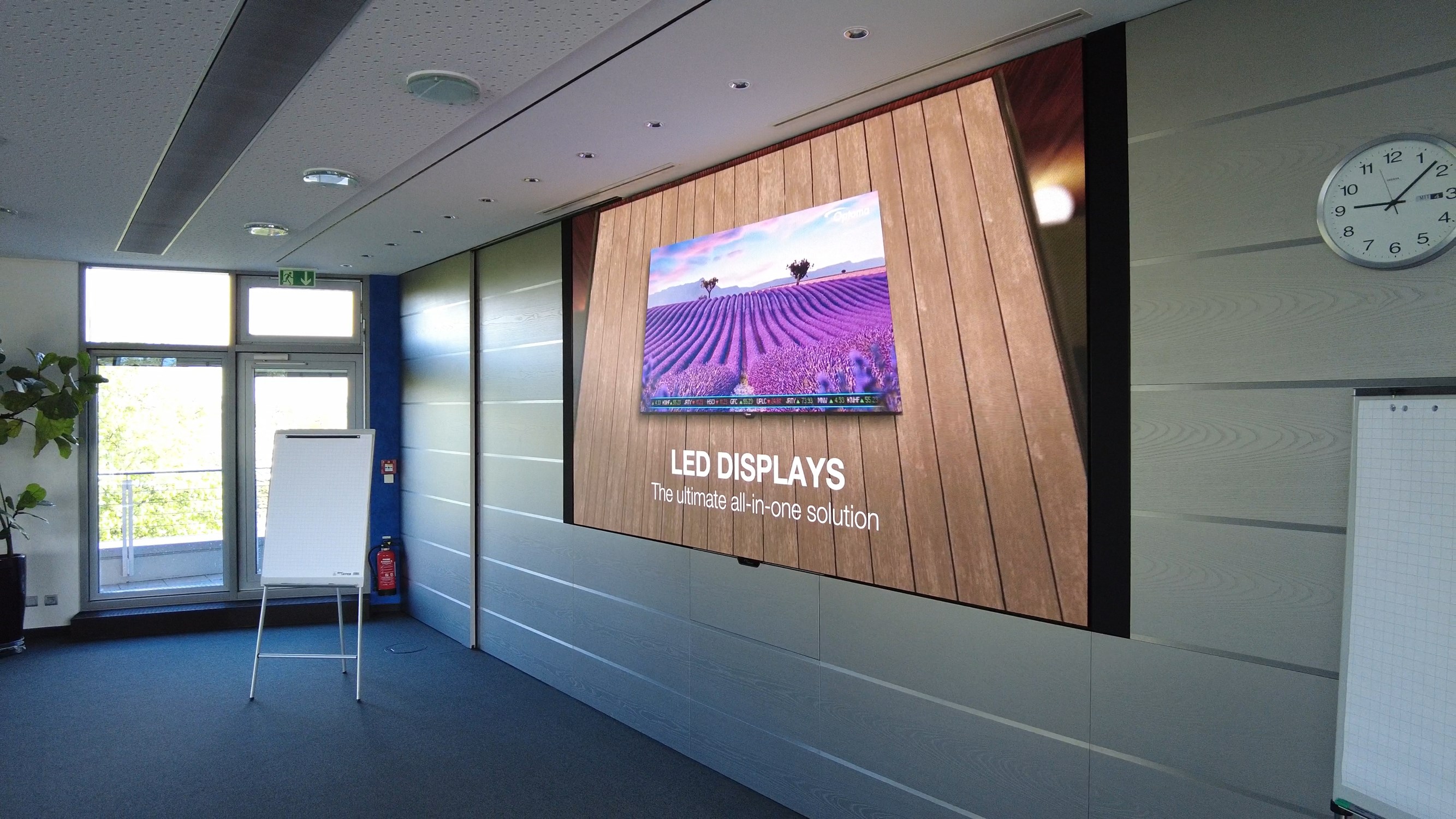 Отмеченный множеством наград многофункциональный светодиодный дисплей Optoma в Badenova